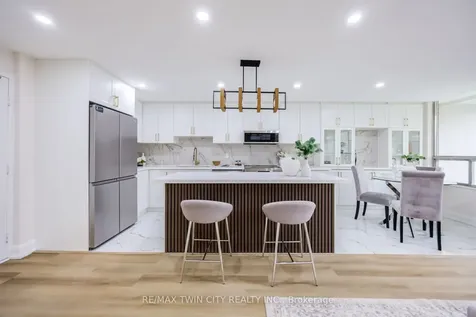 20 Edgecliff Golfway Toronto ON M3C 3A4