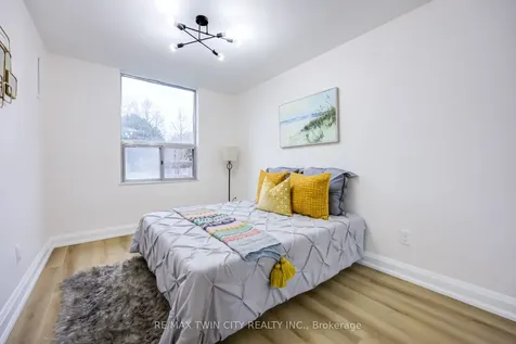 20 Edgecliff Golfway Toronto ON M3C 3A4