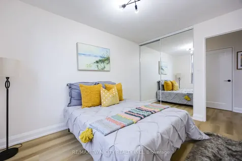 20 Edgecliff Golfway Toronto ON M3C 3A4