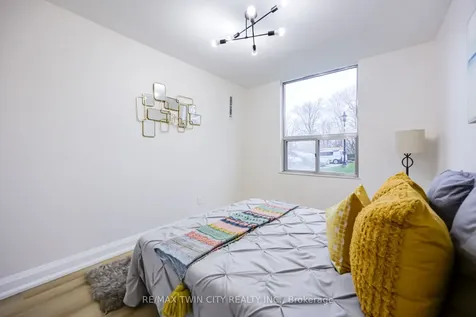 20 Edgecliff Golfway Toronto ON M3C 3A4