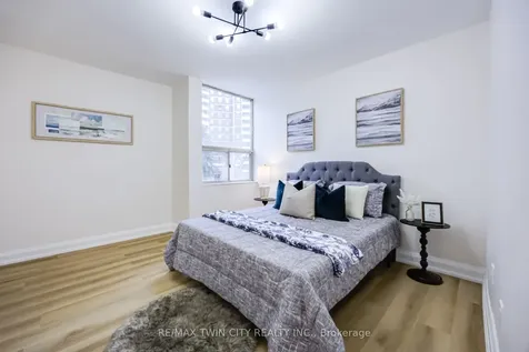 20 Edgecliff Golfway Toronto ON M3C 3A4