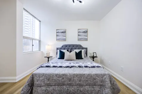 20 Edgecliff Golfway Toronto ON M3C 3A4