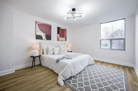 20 Edgecliff Golfway Toronto ON M3C 3A4