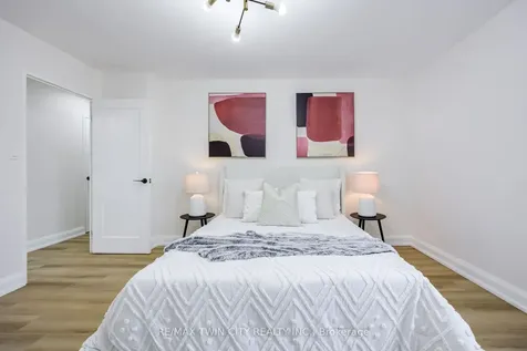 20 Edgecliff Golfway Toronto ON M3C 3A4