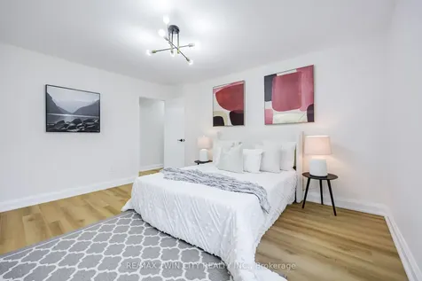 20 Edgecliff Golfway Toronto ON M3C 3A4