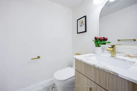 20 Edgecliff Golfway Toronto ON M3C 3A4