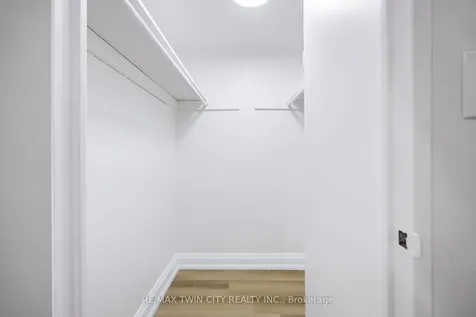20 Edgecliff Golfway Toronto ON M3C 3A4