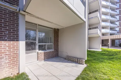20 Edgecliff Golfway Toronto ON M3C 3A4
