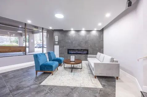 20 Edgecliff Golfway Toronto ON M3C 3A4