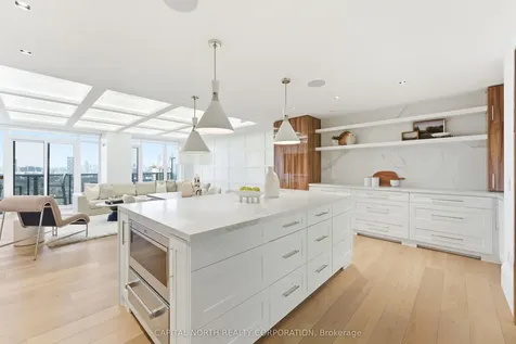 330 Richmond Street W Toronto ON M5V 0M4