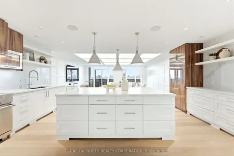 330 Richmond Street W Toronto ON M5V 0M4