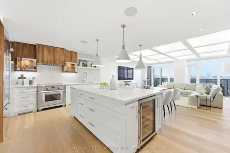 330 Richmond Street W Toronto ON M5V 0M4
