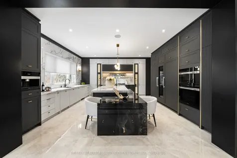192 Lord Seaton Road Toronto ON M2P 1K9