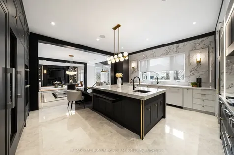 192 Lord Seaton Road Toronto ON M2P 1K9