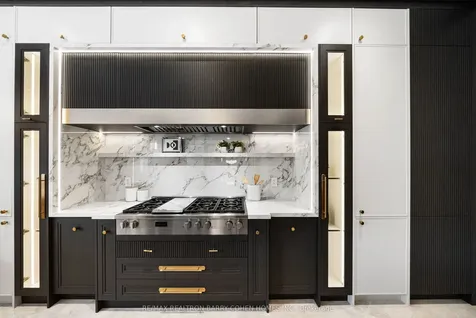 192 Lord Seaton Road Toronto ON M2P 1K9