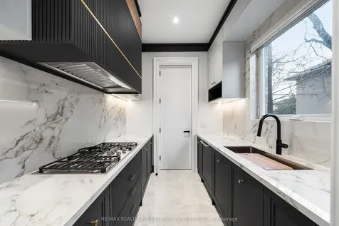 192 Lord Seaton Road Toronto ON M2P 1K9
