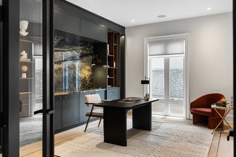 192 Lord Seaton Road Toronto ON M2P 1K9