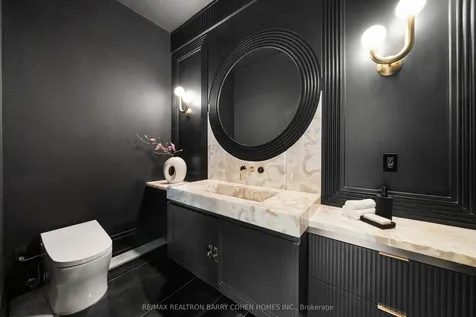 192 Lord Seaton Road Toronto ON M2P 1K9