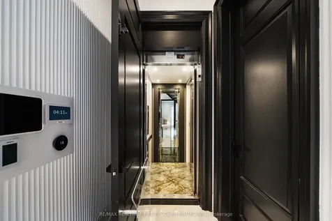 192 Lord Seaton Road Toronto ON M2P 1K9