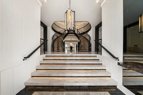 192 Lord Seaton Road Toronto ON M2P 1K9