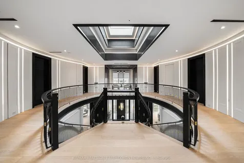 192 Lord Seaton Road Toronto ON M2P 1K9