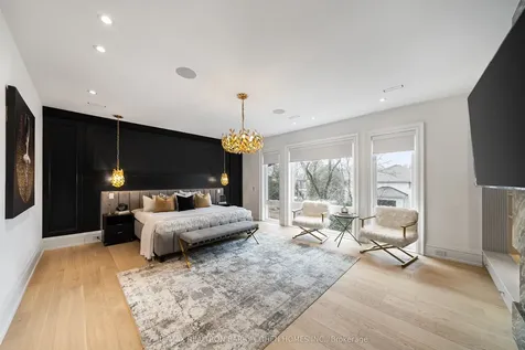192 Lord Seaton Road Toronto ON M2P 1K9