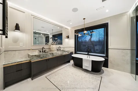 192 Lord Seaton Road Toronto ON M2P 1K9