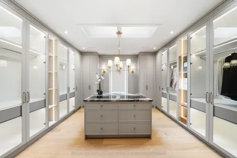 192 Lord Seaton Road Toronto ON M2P 1K9