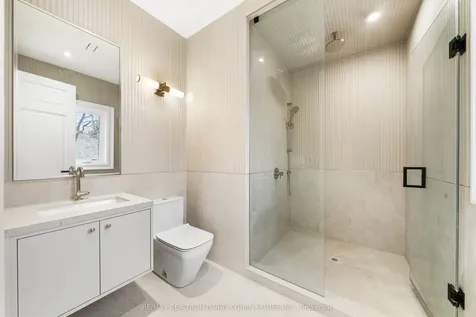 192 Lord Seaton Road Toronto ON M2P 1K9