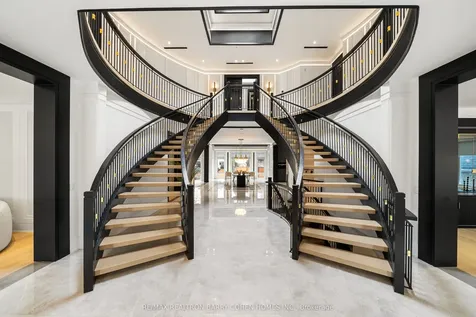 192 Lord Seaton Road Toronto ON M2P 1K9