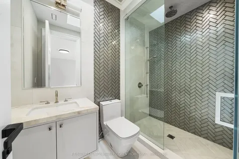 192 Lord Seaton Road Toronto ON M2P 1K9