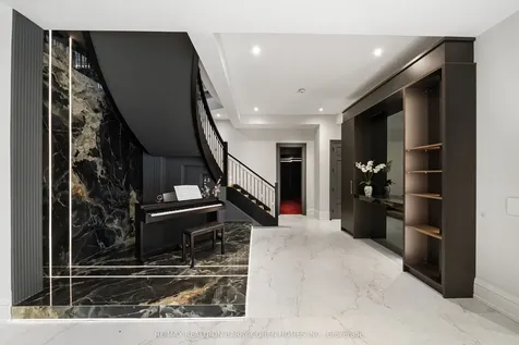 192 Lord Seaton Road Toronto ON M2P 1K9
