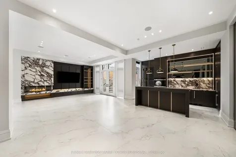 192 Lord Seaton Road Toronto ON M2P 1K9