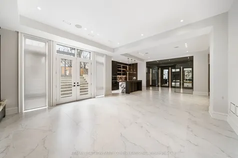 192 Lord Seaton Road Toronto ON M2P 1K9