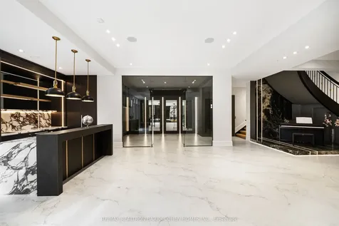 192 Lord Seaton Road Toronto ON M2P 1K9