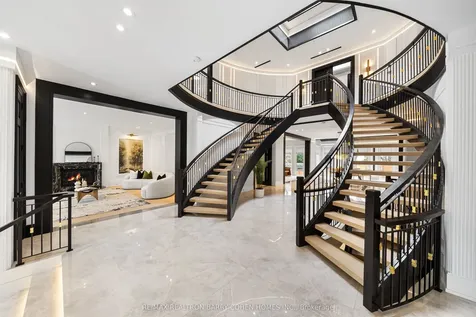 192 Lord Seaton Road Toronto ON M2P 1K9