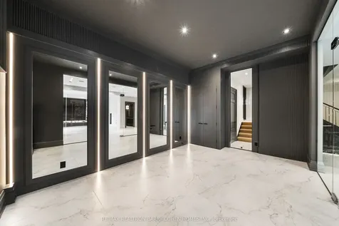 192 Lord Seaton Road Toronto ON M2P 1K9