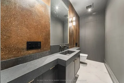 192 Lord Seaton Road Toronto ON M2P 1K9