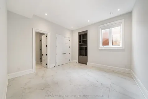 192 Lord Seaton Road Toronto ON M2P 1K9