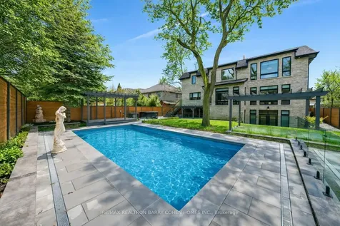 192 Lord Seaton Road Toronto ON M2P 1K9