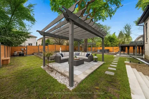 192 Lord Seaton Road Toronto ON M2P 1K9