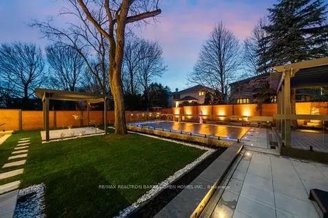 192 Lord Seaton Road Toronto ON M2P 1K9