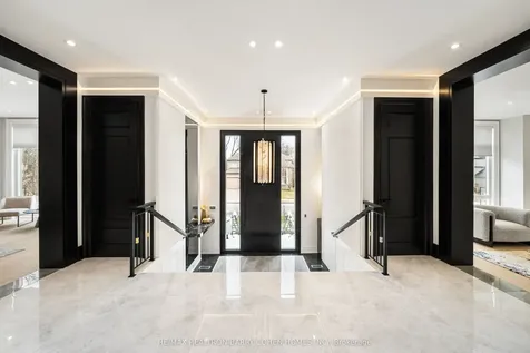 192 Lord Seaton Road Toronto ON M2P 1K9
