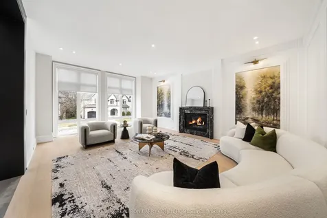 192 Lord Seaton Road Toronto ON M2P 1K9