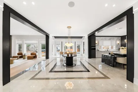192 Lord Seaton Road Toronto ON M2P 1K9