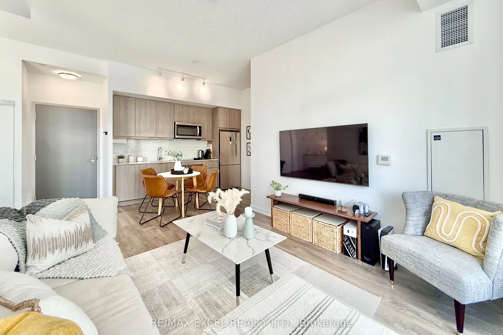 38 Forest Manor Road Toronto ON M2J 0H4