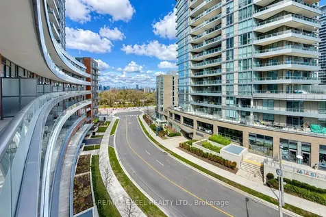 38 Forest Manor Road Toronto ON M2J 0H4