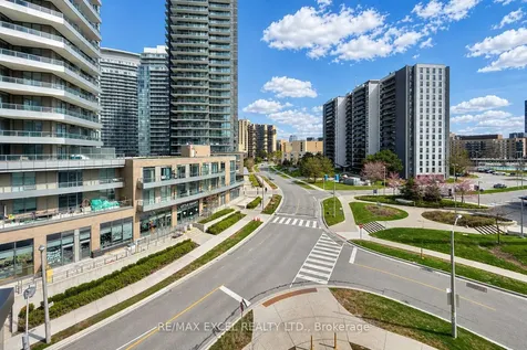 38 Forest Manor Road Toronto ON M2J 0H4