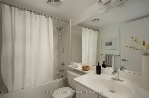 3830 Bathurst Street Toronto ON M3H 6C5