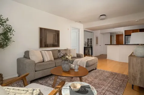 3830 Bathurst Street Toronto ON M3H 6C5